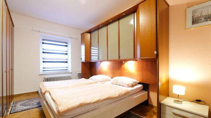 061 Schlafzimmer mit Doppelbett (1 von 1).jpg