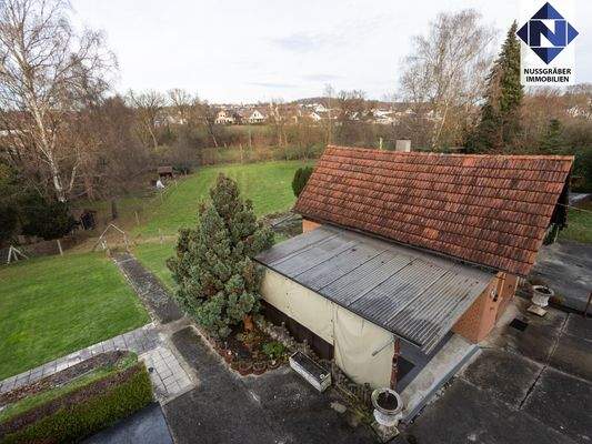 Blick auf Gartenhaus