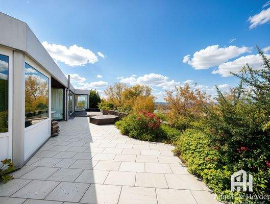 Große Terrasse Wohnung im OG