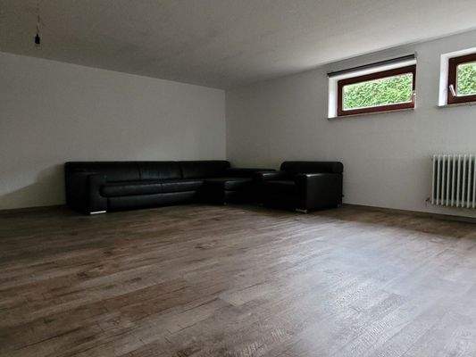 KG riesiger Mehrzweckraum...