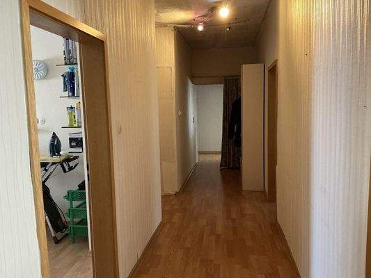 Flur (1. OG - Haus-Nr. 3)