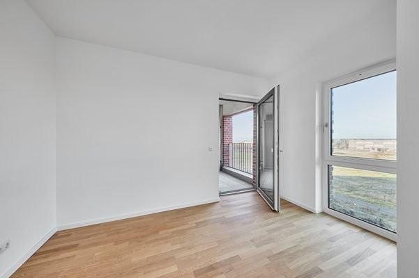 Arbeits-Kinder-Gästezimmer mit Zugang zur Loggia