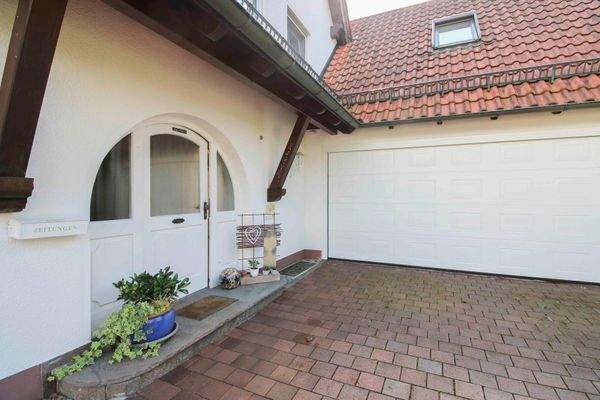 Eingangsbereich mit Doppelgarage