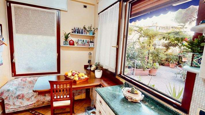 appartamento-in-vendita-Sanremo-lusso-garage-doppio-giardino-cucina-all'aperto