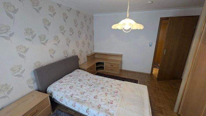 Schlafzimmer OG.jpg