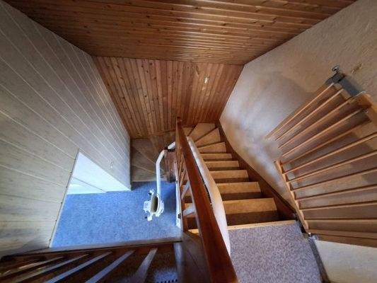 Treppenhaus mit Treppenlift