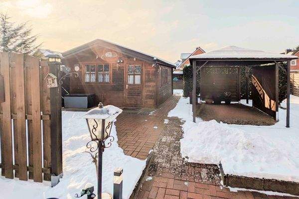 Gartenhaus u. überdachte Terrasse