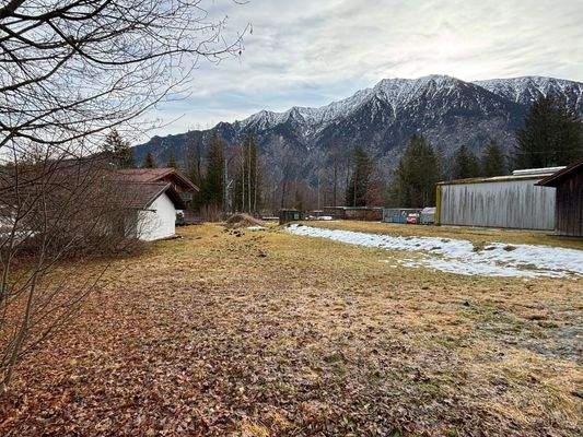 Grundstück mit Estergebirge