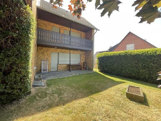 Anbau mit Terrasse im EG und Loggia im OG