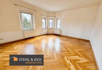 Großzügiges Schlafzimmer