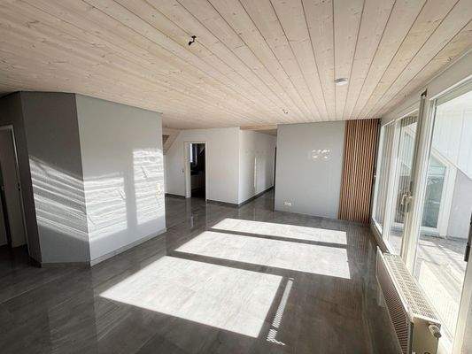 Wohn-/Esszimmer Richtung Küche