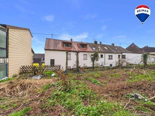 REMAX Immobilien DeLux Mehrfamilienhaus Rückansicht Saarbrücken Mark Borowicz