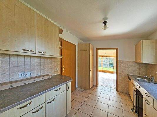 Küche in Gegenrichtung zum Essbereich