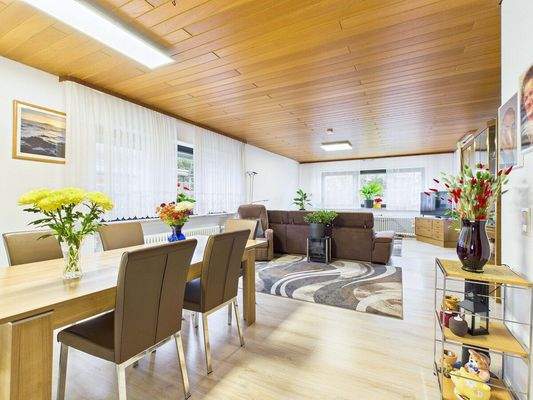 Vielseitiges Zweifamilienhaus in Dillingen, Pachtener Heide