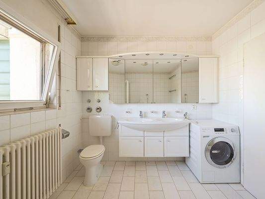 Badezimmer Ansicht 2