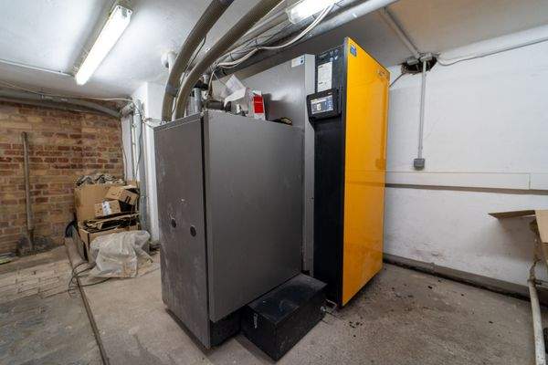 MFH- Keller mit Heizungsanlage