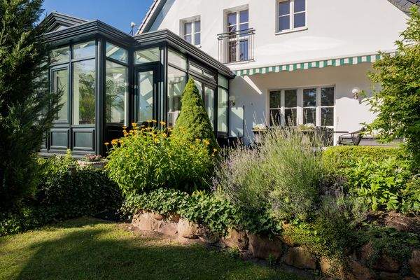 Großzügige und ruhig gelegene Terrasse