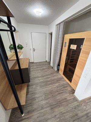 WE 06 - Flur mit Sauna