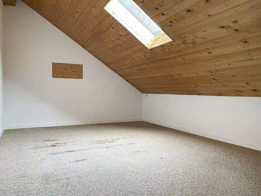 Schlafraum Dachgeschoss (2).jpg