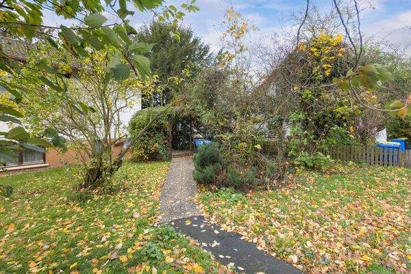 Zugang zum Haus von der Strasse aus 