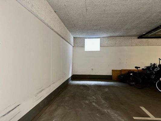 Großzügiger Garagenstellplatz