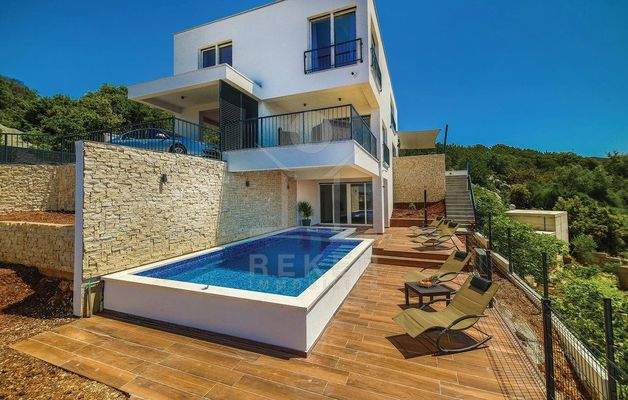 Herrliche Erfrischung erwartet Sie im Pool