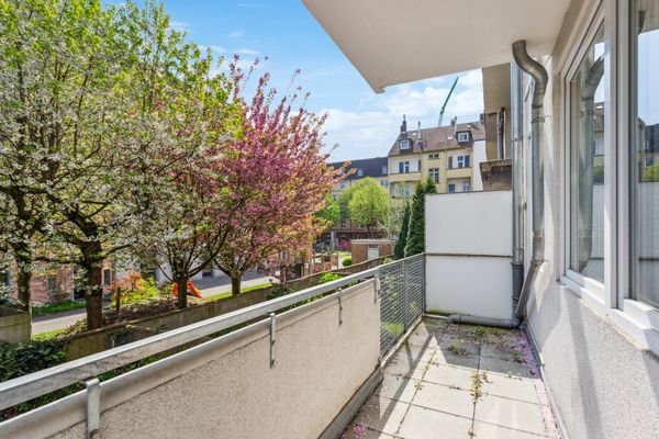 2,05 m² großer Balkon ruhig zum Innenhof gelegen