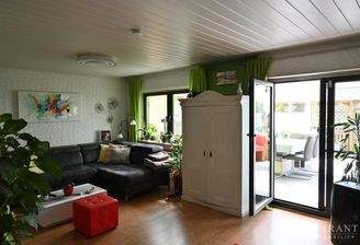 Großer Wohnbereich mit Terrassenzugang