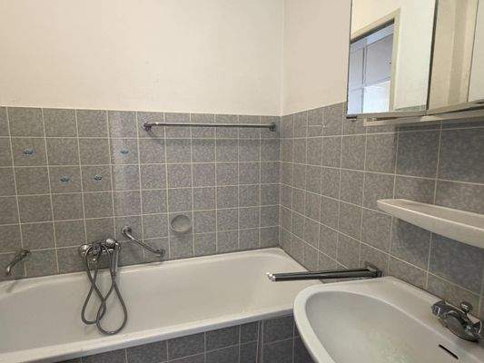 Badezimmer mit Badewanne