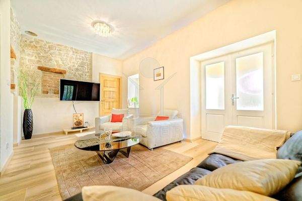 Exquisite italienische Möbel und atemberaubende Ausblicke