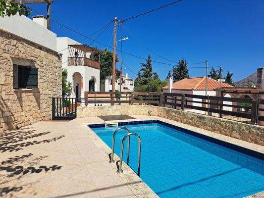 Kreta, Douliana: Renoviertes Steinhaus mit Pool und Garten zu verkaufen