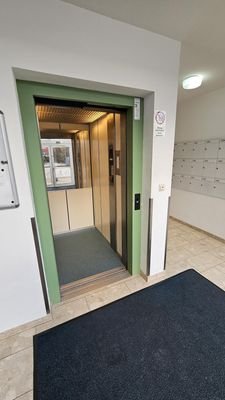 Personenaufzug = &quot;Fahrstuhl&quot;