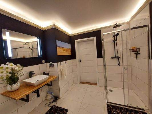 Bad EG mit Wanne und Dusche