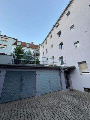 Gemeinschaftsterrasse auf den Garagen