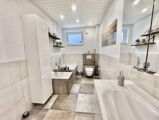 Dusch- und Wannenbad Souterrain-Ebene (3)