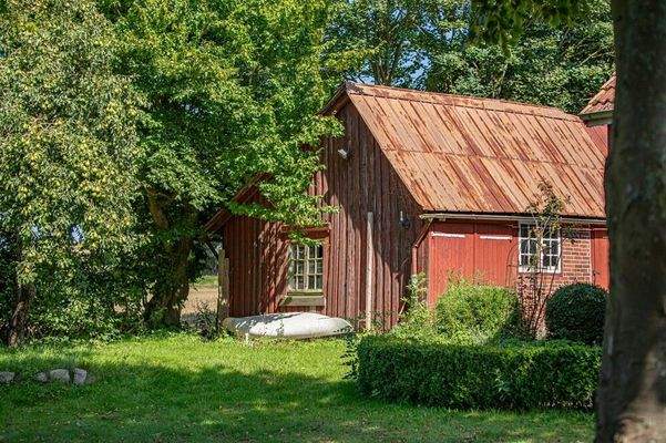 Platz für Fahrräder und Gartengeräte