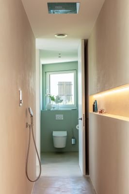 Duschbereich EG und separates WC.jpg