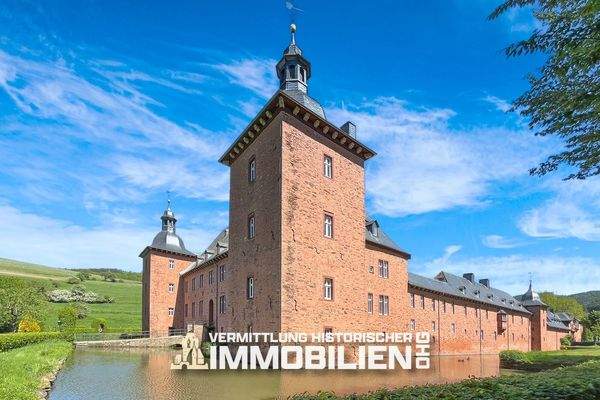 Schloss Adolfsburg mit Park