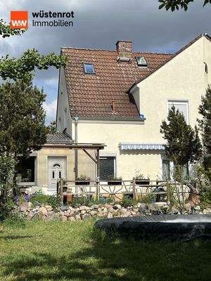 Hausansicht Gartenseite_Bade Pool