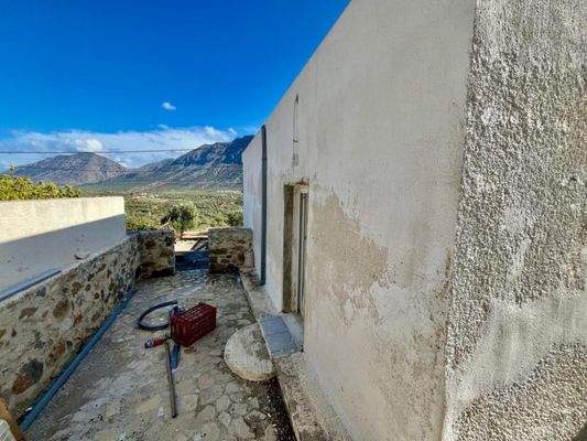 Kreta, Pachia Ammos: Teilweise renoviertes Haus mit Garten zu verkaufen