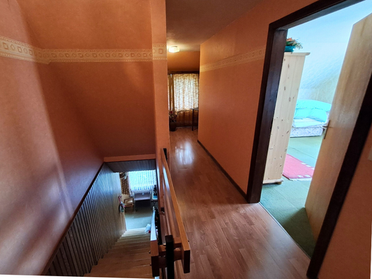 Flur / Treppenaufgang zum Obergeschoss