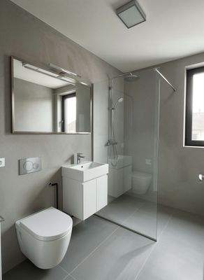 Beispiel: so könnte es aussehen. EG Toilette mit Dusche - (KI generiert)