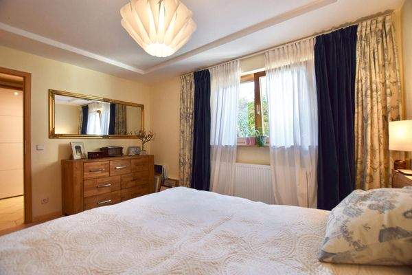 Geräumiges Schlafzimmer / Kinderzimmer