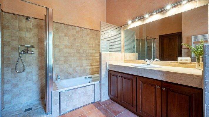 Haus zum Verkauf in erster Meereslinie von Cala Deyá, Mallorca