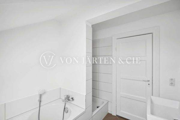 backbone_508834-A_001_HD