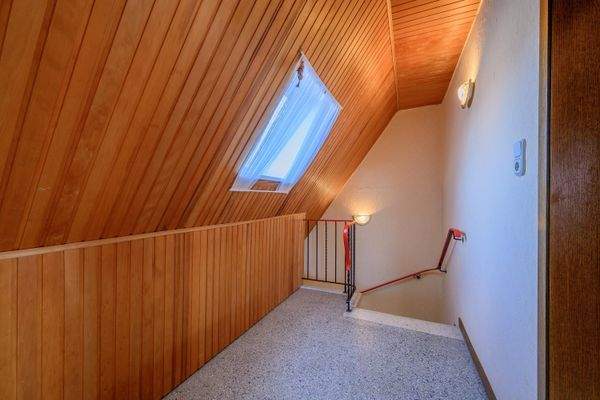 Flur DG mit Terrazzo-Fußboden