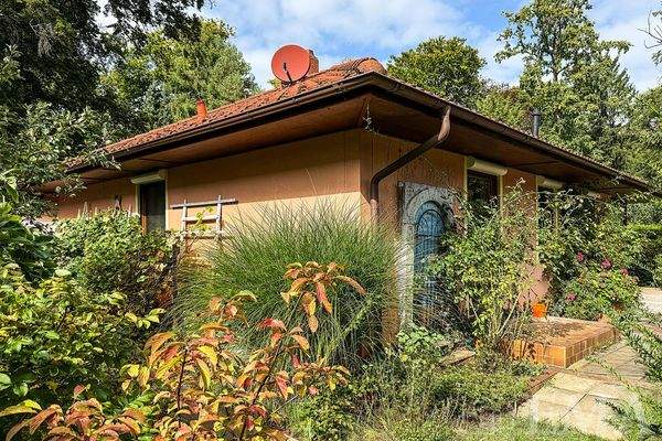 Blick vom Garten zum Haus