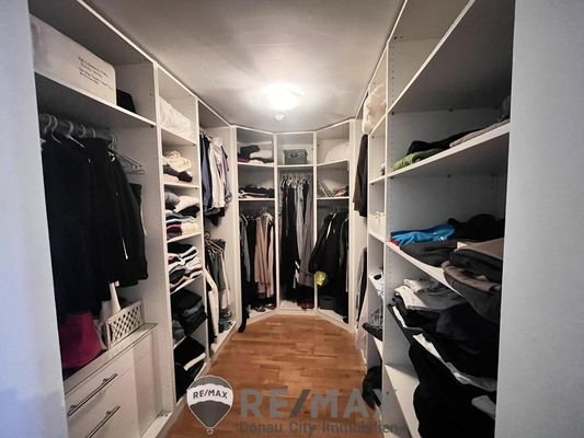 34 UG Garderobe