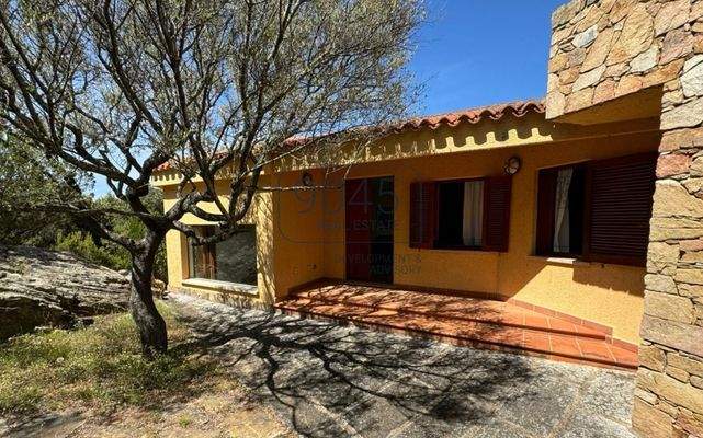 Prächtiges Anwesen mit Olivenhain und zwei kleinen Seen in Palau