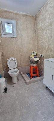 Kreta, Skalani: Gebäude mit 2 Wohnungen in toller Lage zu verkaufen